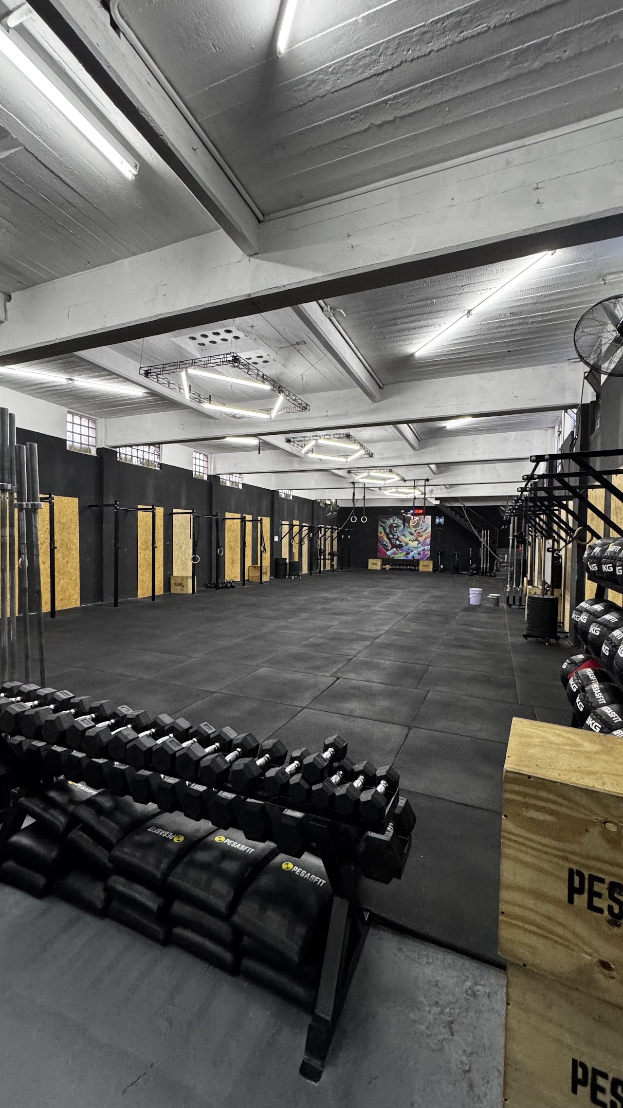 Piso de entrenamiento y equipamiento de UNBEX