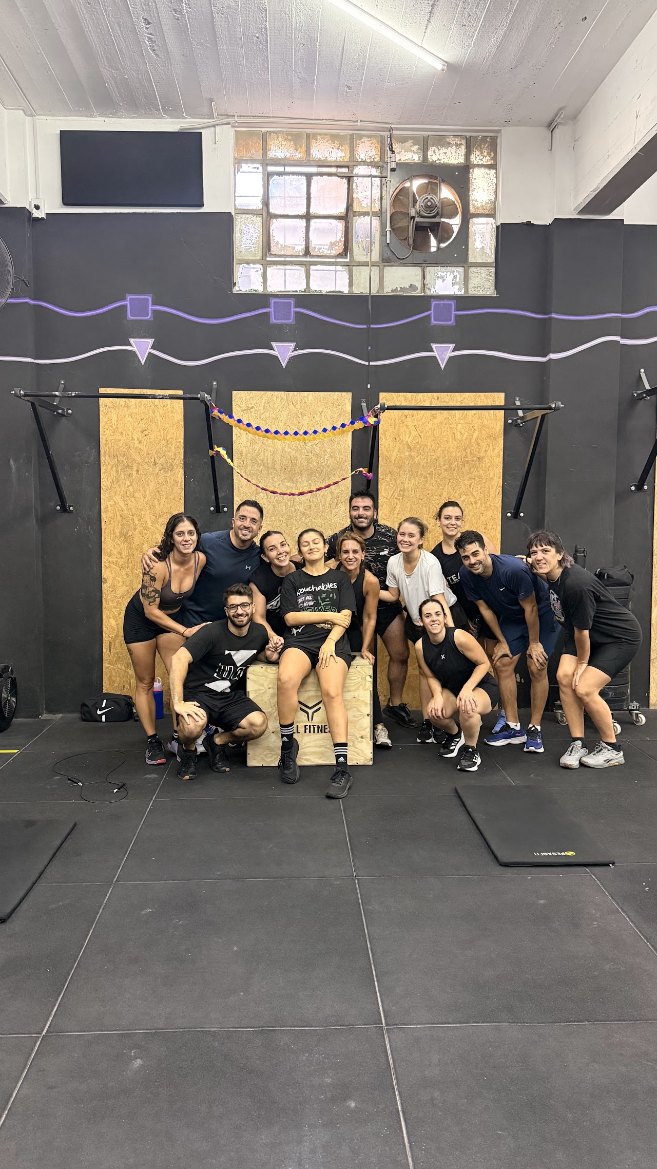 Grupo de alumnos de UNBEX en el box